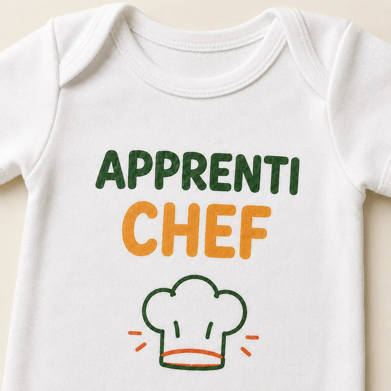 Body bébé NDC — Apprenti chef blanc - zoom poitrine