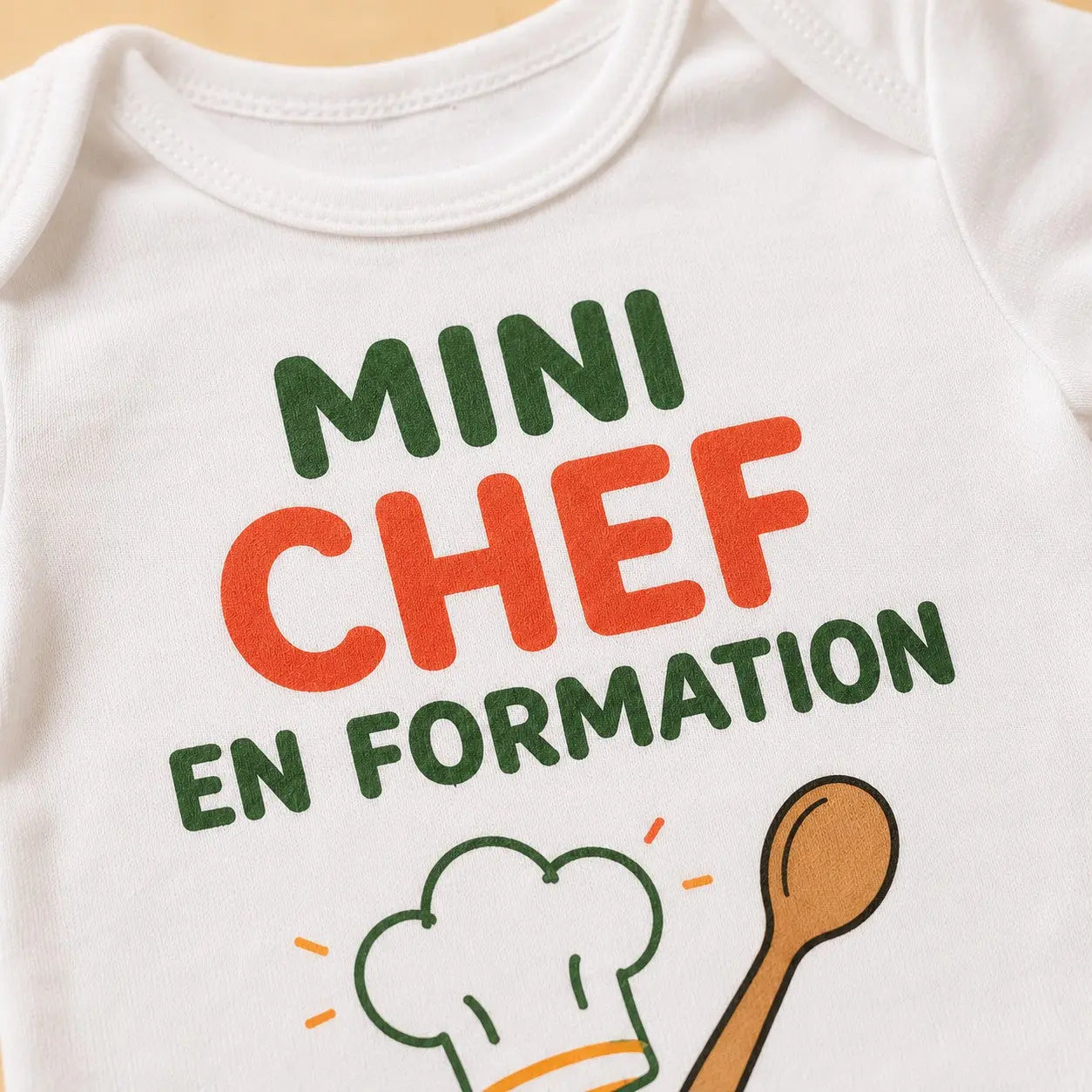 Body bébé NDC — Mini chef en formation blanc - zoom poitrine