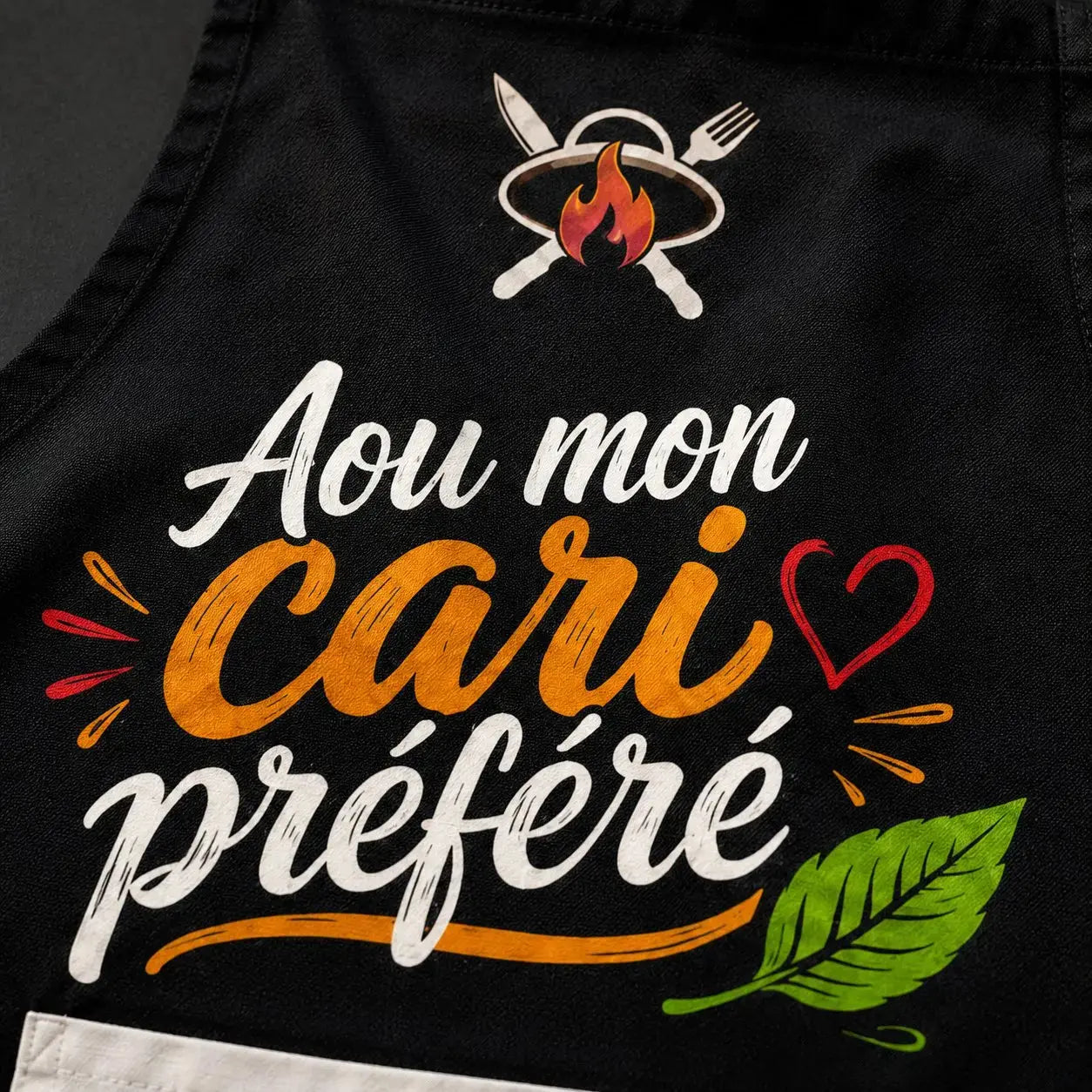 Tablier NDC — Aou mon cari préféré noir - zoom slogan