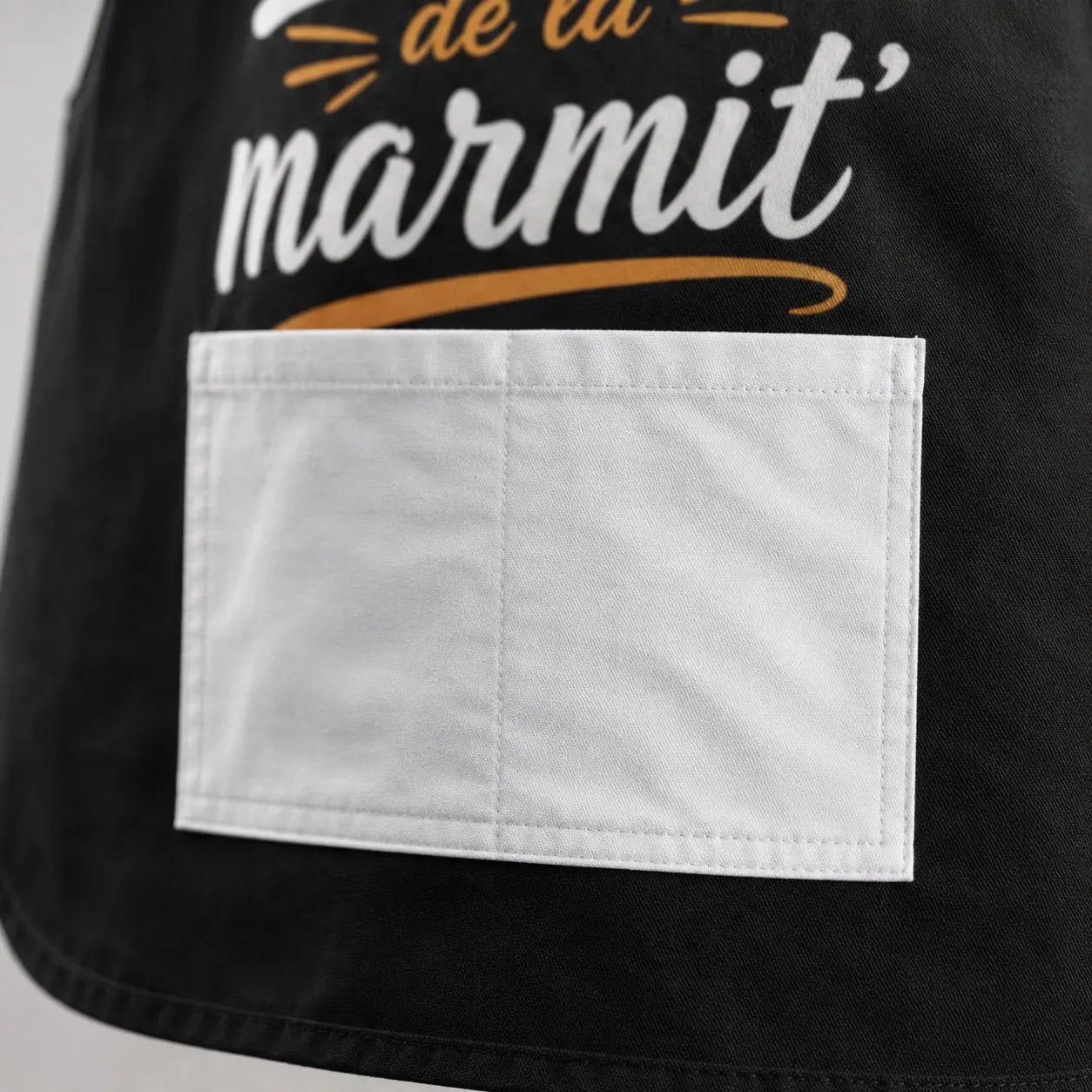 Tablier NDC — Le roi de la marmit' noir - zoom poche blanche
