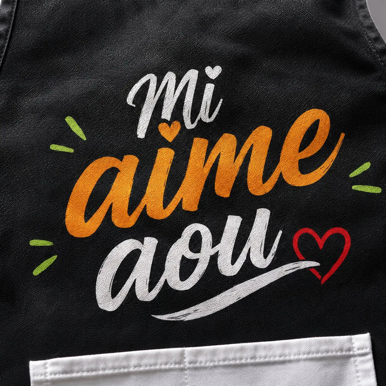 Tablier NDC — Mi aime aou noir - zoom slogan